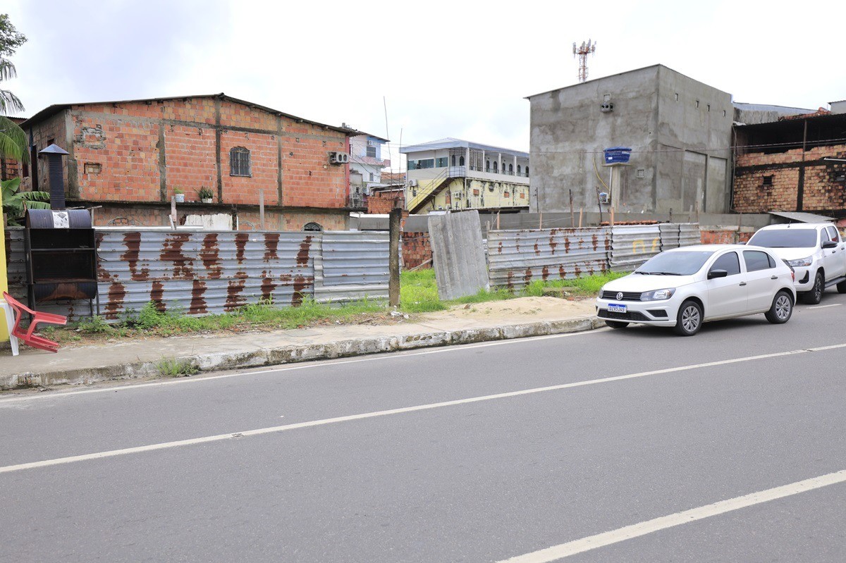 Prefeitura notifica casas para desapropriação na área onde será construída a nova Feira do Mutirão