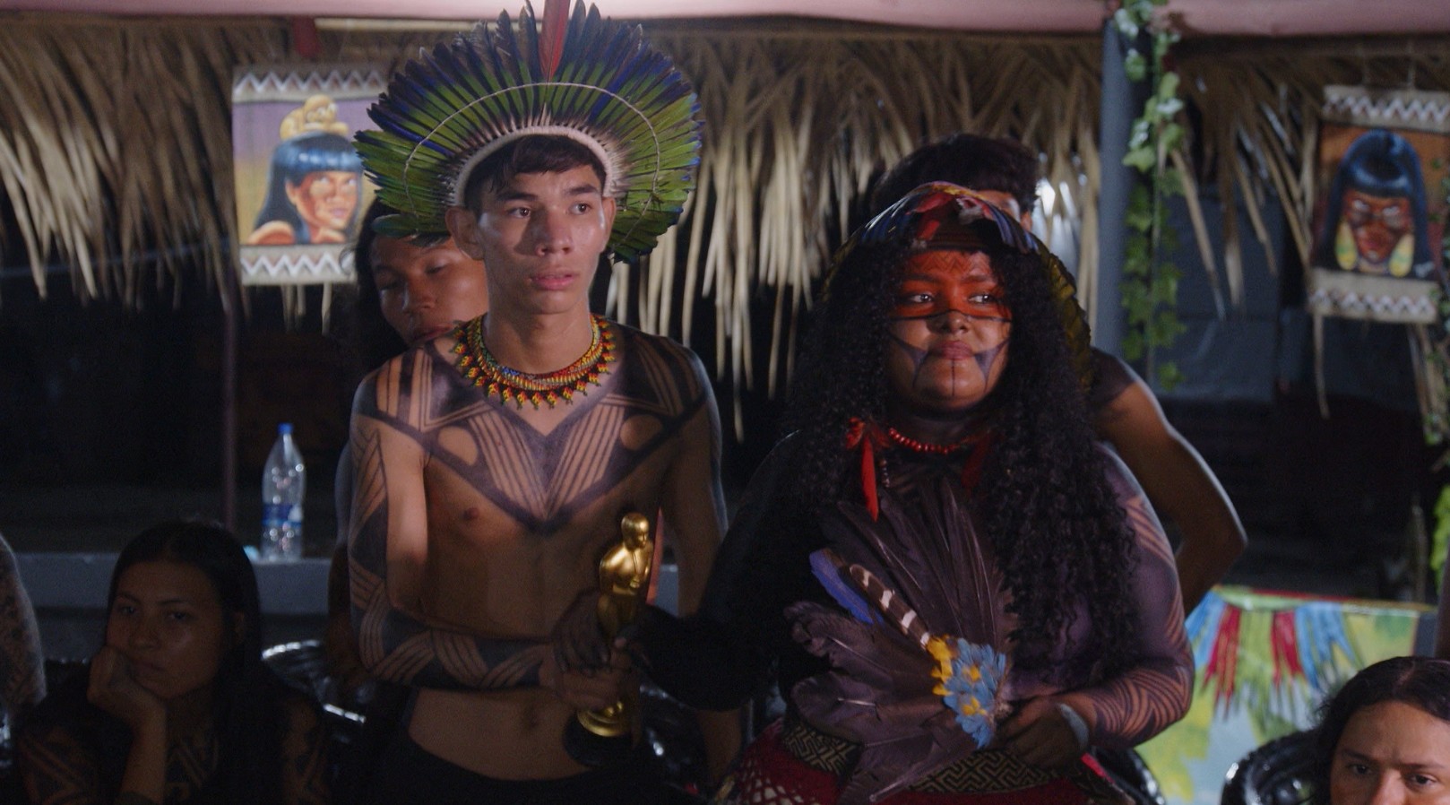 ‘Ainda Estou Aqui’: indígenas celebram conquista do Oscar dentro de cinema em aldeia no AM