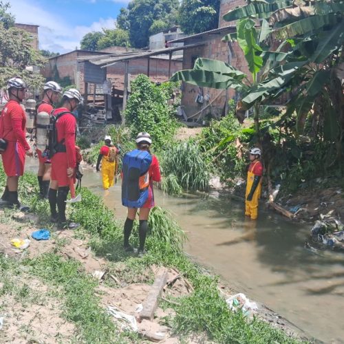Bombeiros já percorreram 11 km a procura de desaparecido em igarapé de Manaus; buscas chegam ao quarto dia