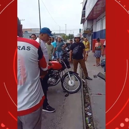 Motociclista morre após ser fechado por carro na ‘Rua do Fuxico’, em Manaus