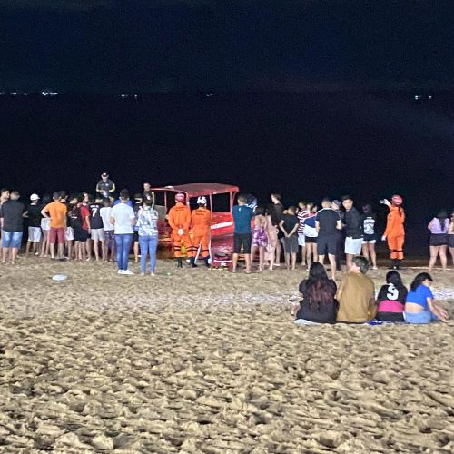 Adolescente morre afogado na Praia da Ponta Negra após entrar no rio fora do horário permitido